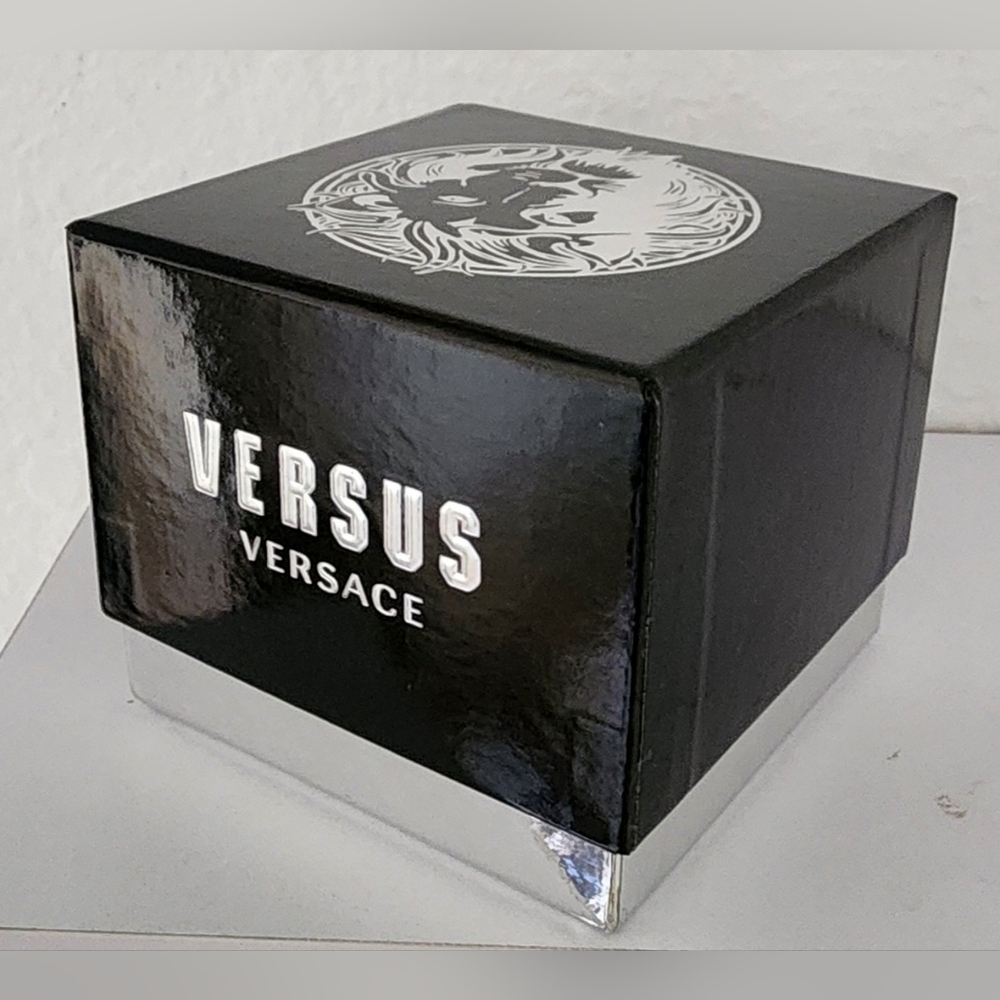 Versus Versace NWT Women's 36MM Stainless Steel Bracelet Watch. - Picture 3 of 16